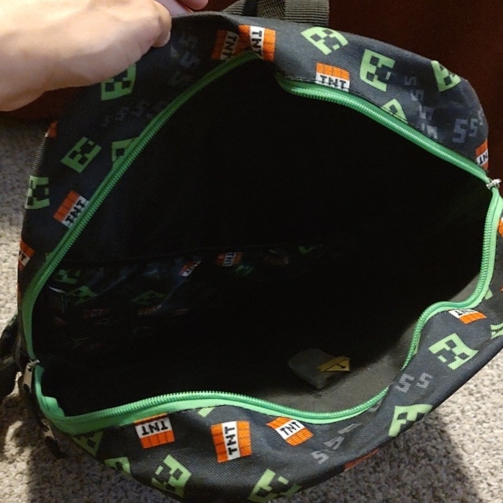 Black and Green Minecraft Backpack - Picture 5 of 6